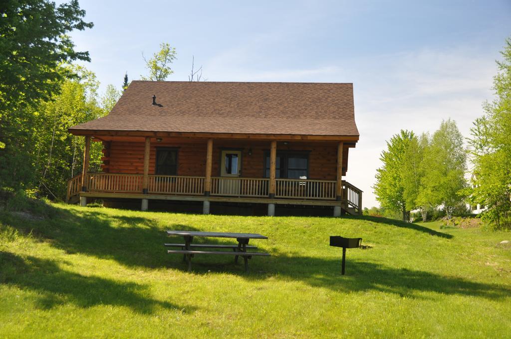 Отель Muddy Moose Morrisville Экстерьер фото