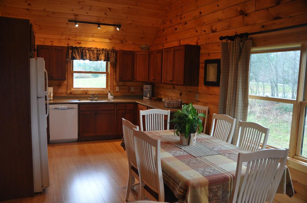 Отель Muddy Moose Morrisville Экстерьер фото